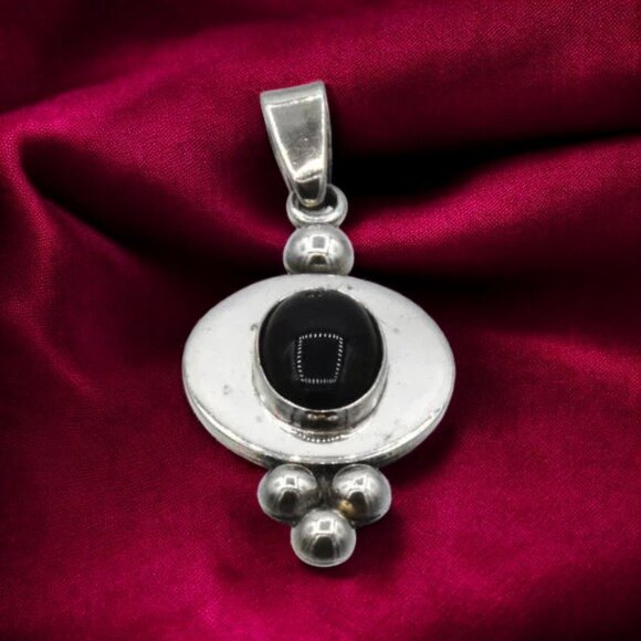 Vintage Black Onyx Sterling Silver Pendant Mexico 925 c-11 - Picture 1 of 3
